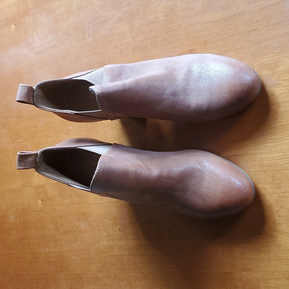 Aerosoles Women's Levitate Boots size 7 Taupe Leather